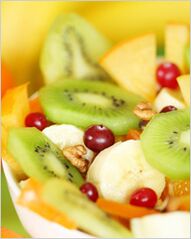 Σαλάτα φρούτων και μούρων σε μια διατροφή για τους τεμπέληδες